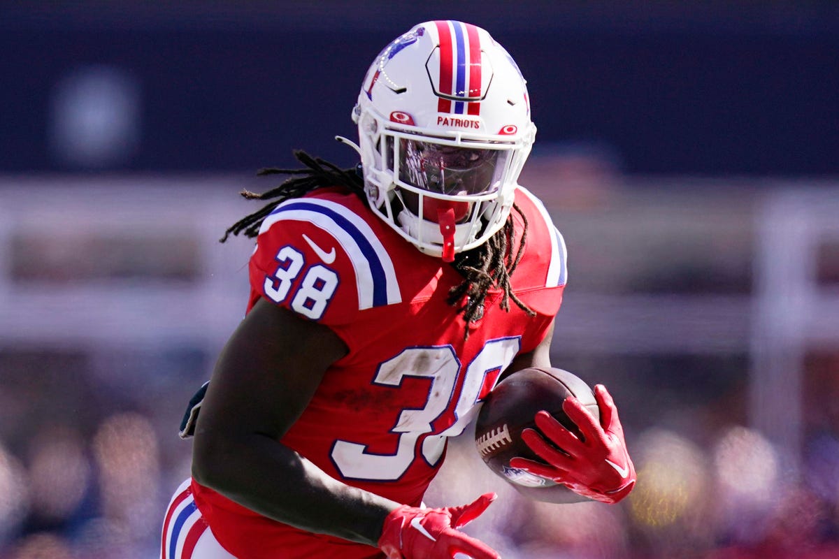 Rhamondre Stevenson Fantasy Football Outlook 2022 (RB Sleeper in Run-Heavy  Patriots Offense)